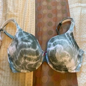 Cacique 38F Lightly Lined T-Shirt Bra